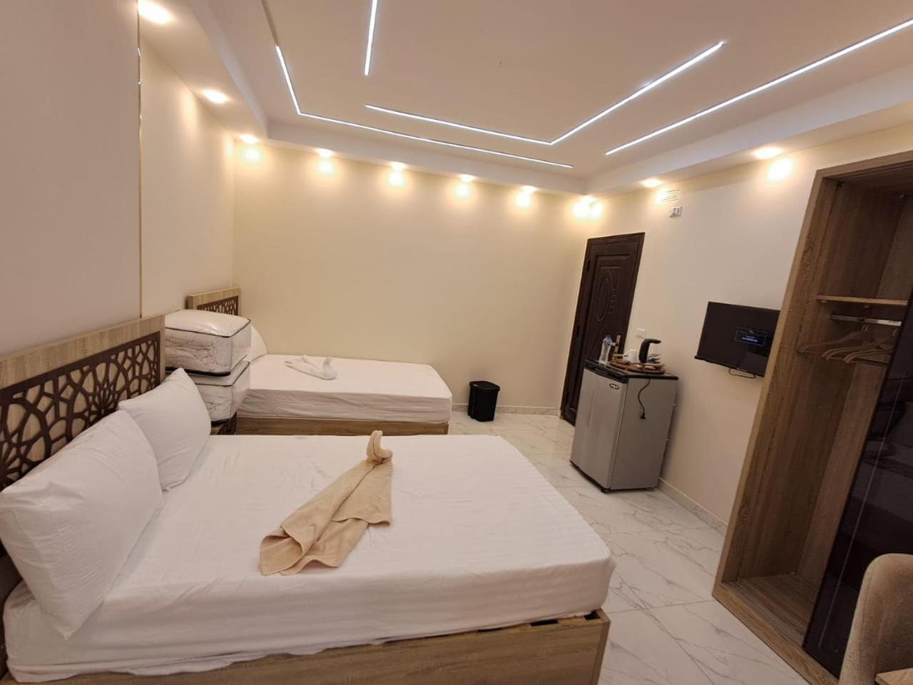 Pyramids East Inn Kafrat al Jabal Exterior photo